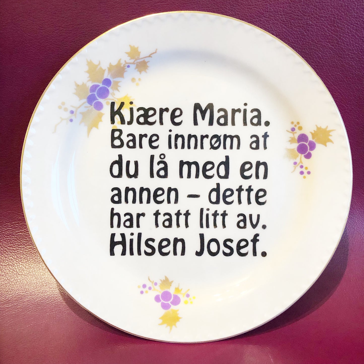 Kjære Maria. Bare innrøm at du lå med en annen – dette har tatt litt av. Hilsen Josef.