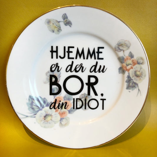 Hjemme er der du bor, din idiot