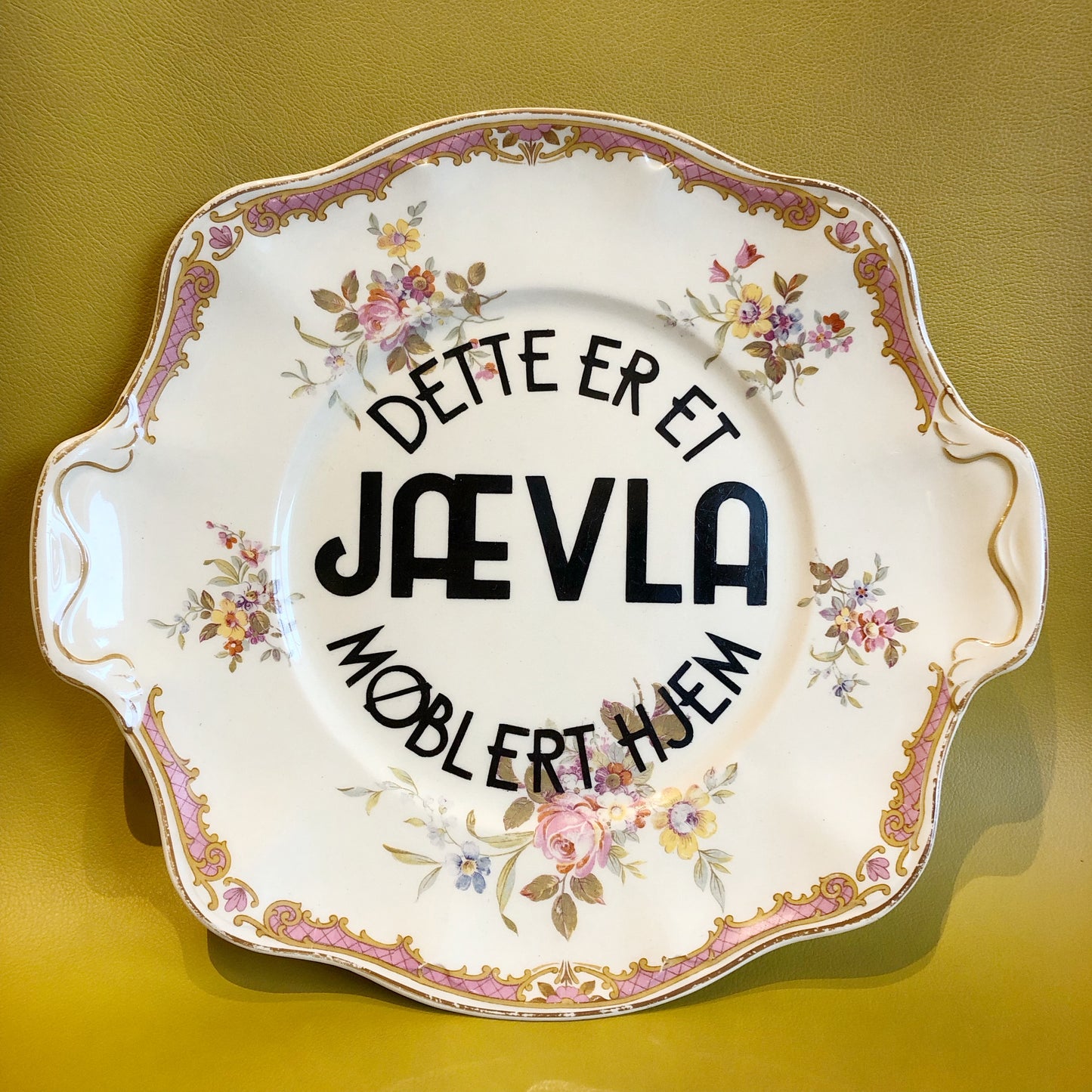 Dette er et jævla møblert hjem